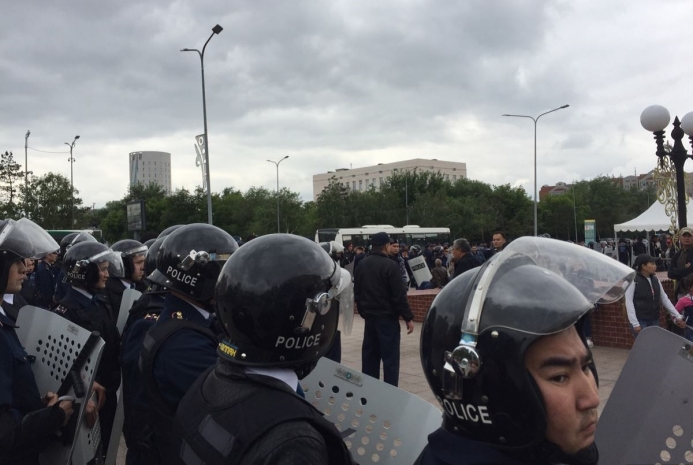 Токаев рассказал, почему на улицах так много полицейских