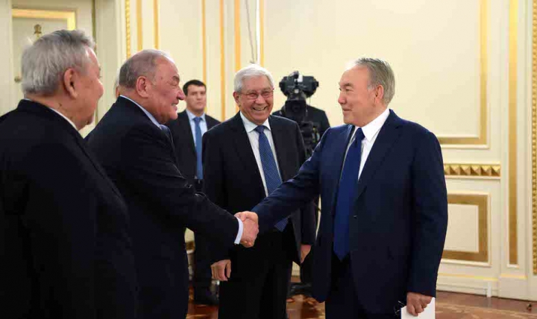 Президент обсудил конституционные реформы с представителями общественности