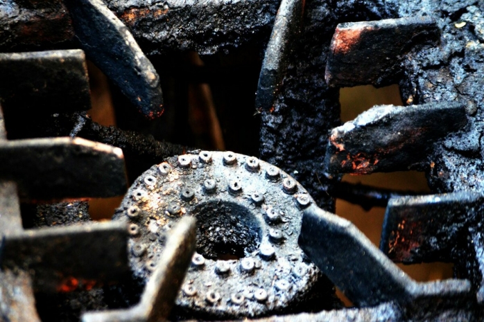 Трое человек пострадали от взрыва газа в Алматы