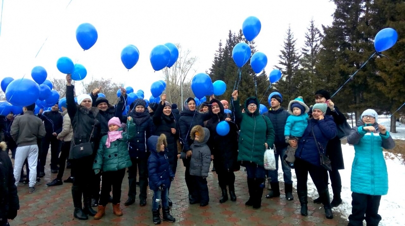 Зажги синим: в Казахстане прошла акция в поддержку детей с аутизмом