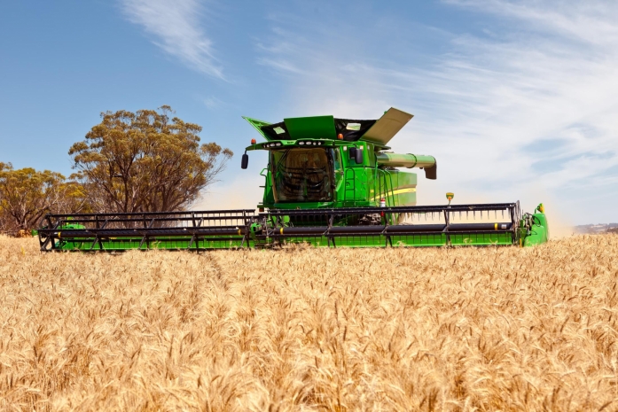 Более 370 тысяч тонн дизтоплива поставят для аграриев на весенне-полевые работы в РК