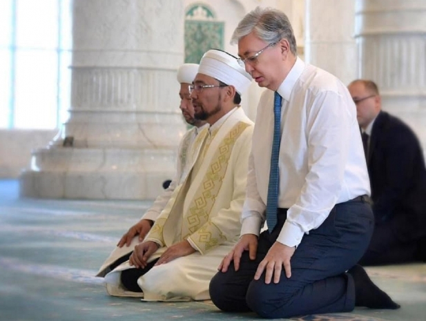 Токаев поздравил казахстанцев с Ораза айт