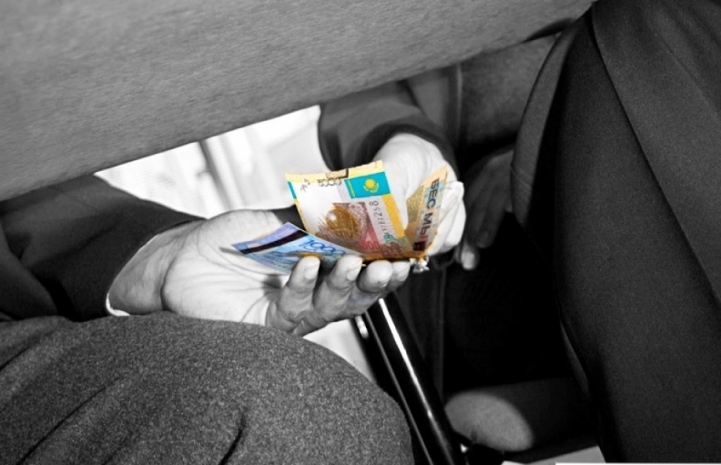 Чтобы не было справок, нужно заставить самого чиновника проверять данные — эксперт