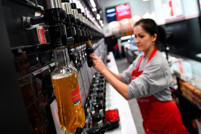 Чем опасен алкоголь в пластиковых бутылках – эксперты