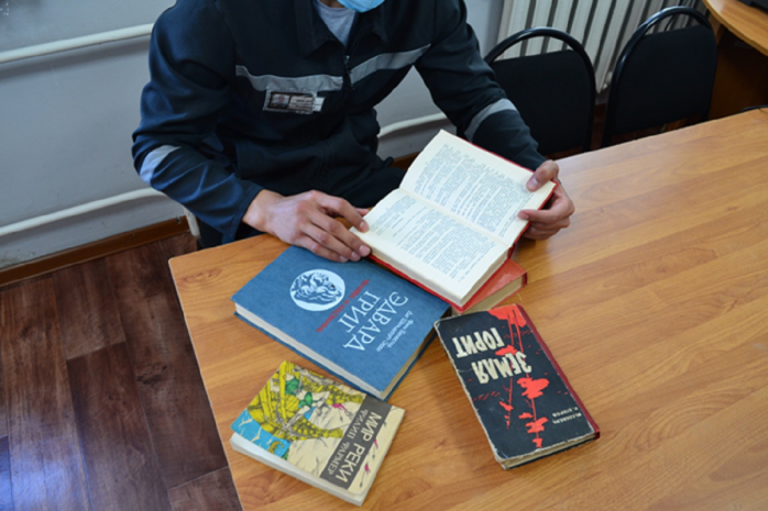 Назван самый популярный роман у заключенных Карагандинской области