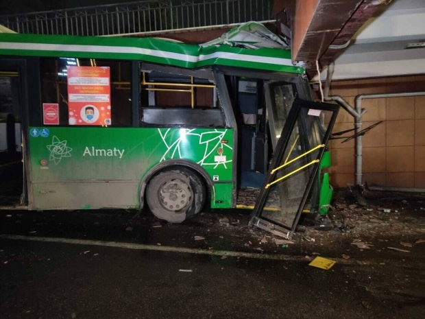 Крупная авария произошла в центре Алматы