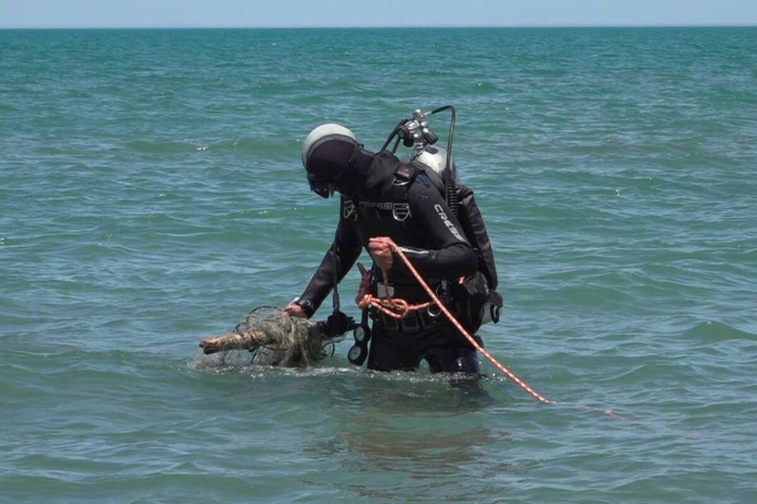 360 килограммов мусора подняли с участка дна озера Балхаш