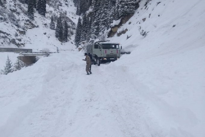 Лавина сошла в горах Алматы