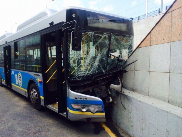 11 человек пострадали в ДТП в Алматы