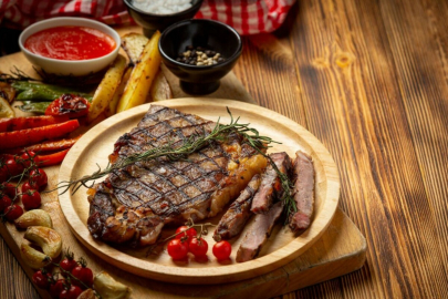 Рост цен на мясную продукцию объяснили в Минторговли