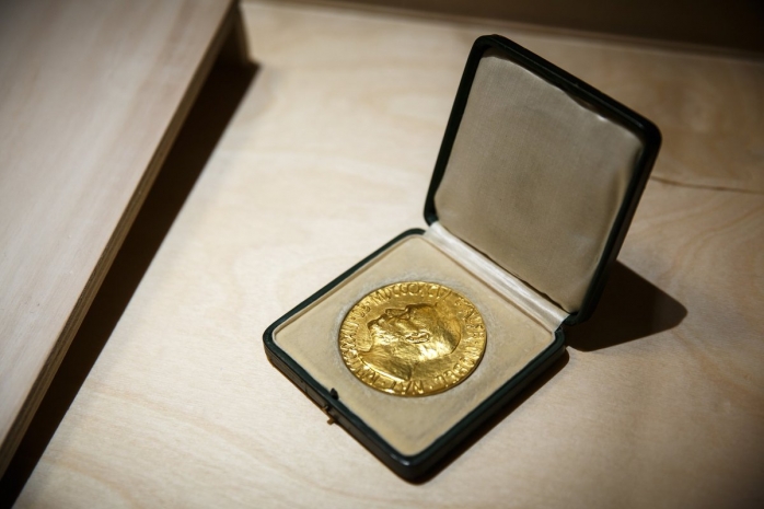 Нобелевский комитет не разрешил передачу премии мира президенту США