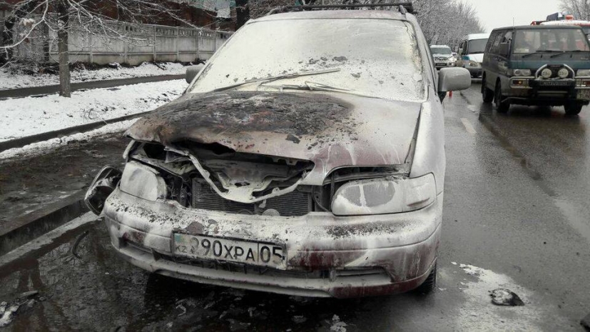 В Алматы внезапно загорелся автомобиль. ФОТО