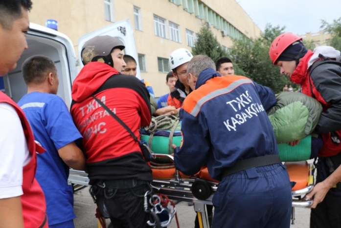 Пять альпинистов попали под камнепад в горах Алматы