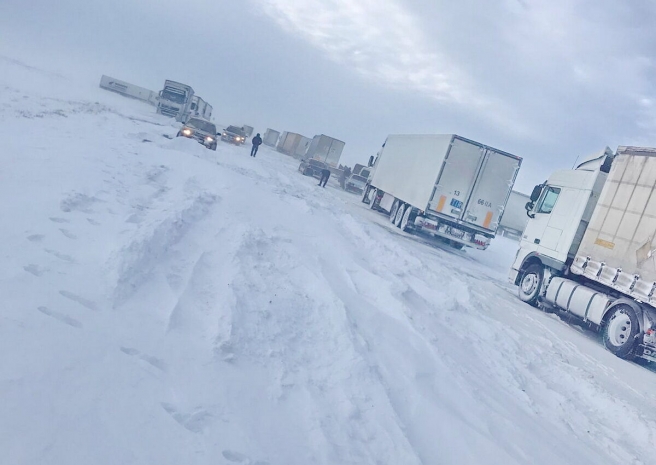 100 автомобилей вывели полицейские из снежной бури в Акмолинской области