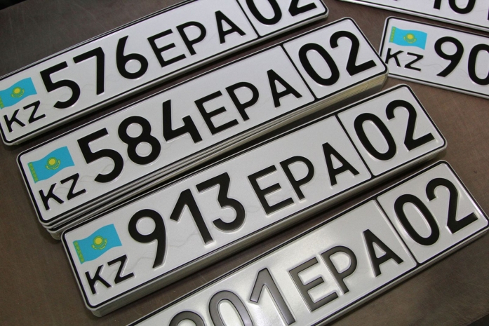 Крал госномера и вымогал деньги у владельцев авто житель Усть-Каменогорска