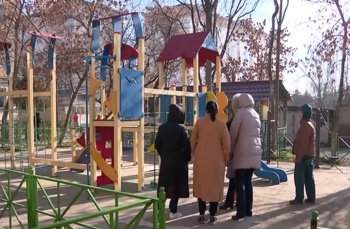 Отремонтировать детские площадки просят жители Шымкента