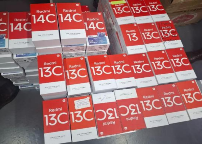 Контрафактные смартфоны на 5 миллионов тенге изъяты на рынке в Алматы