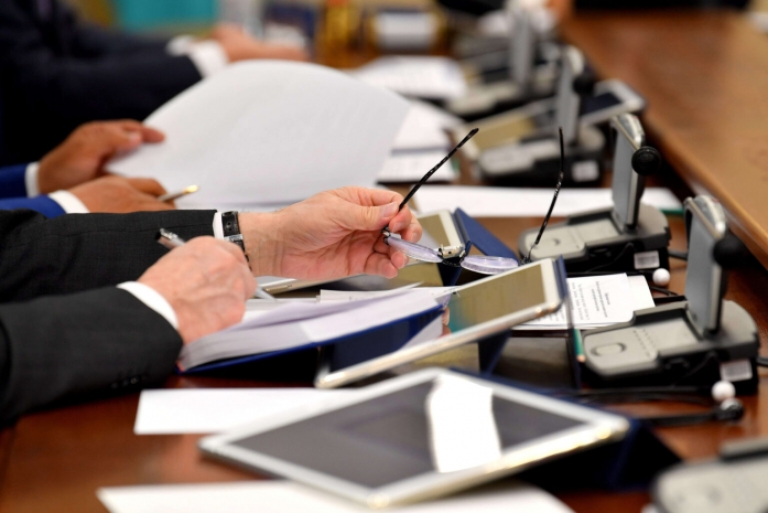 До 100 больных коронавирусом ежесуточно выявляют среди госслужащих РК