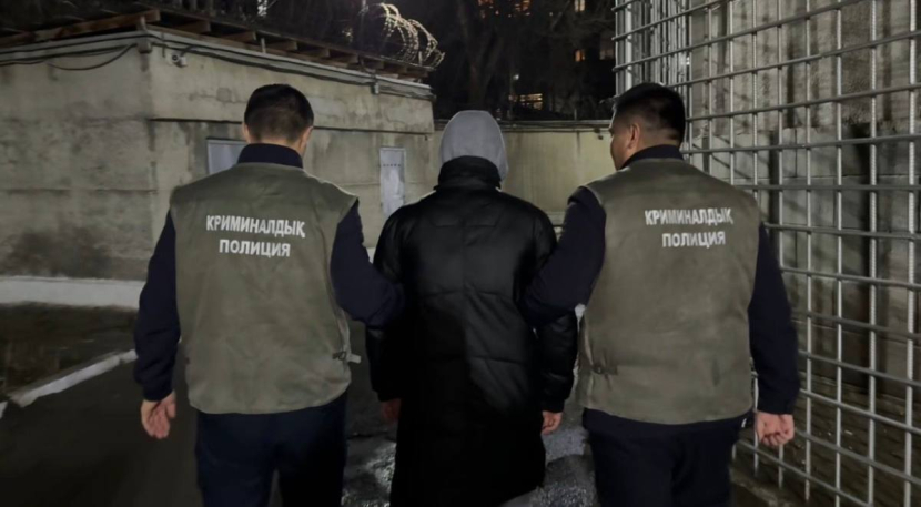 За сталкинг и преследование женщин в Шымкенте арестованы двое мужчин