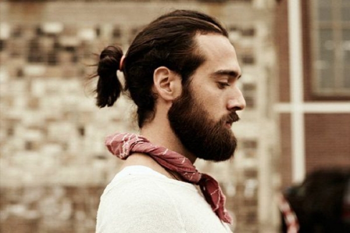 Чем опасна мужская борода, пояснила трихолог