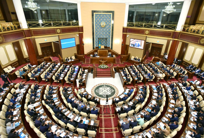 Мажилис взял в работу законопроект об инвестфондах