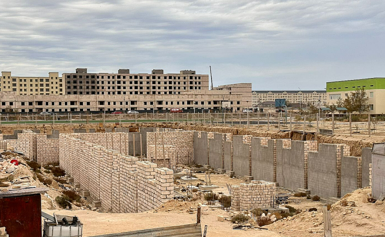 В Актау снесли незаконно построенный таунхаус
