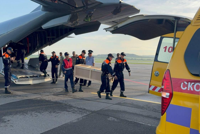 Тела погибших в Кыргызстане детей доставили специальным бортом в Усть-Каменогорск