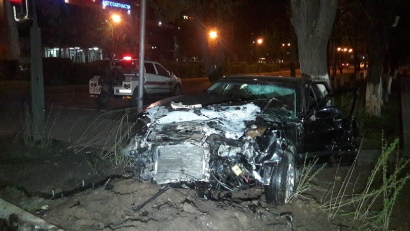 Хотел проскочить: четыре человека пострадали в ДТП в Алматы