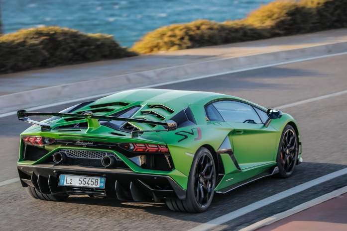 Еще один американец купил Lamborghini на госвыплаты для малого бизнеса