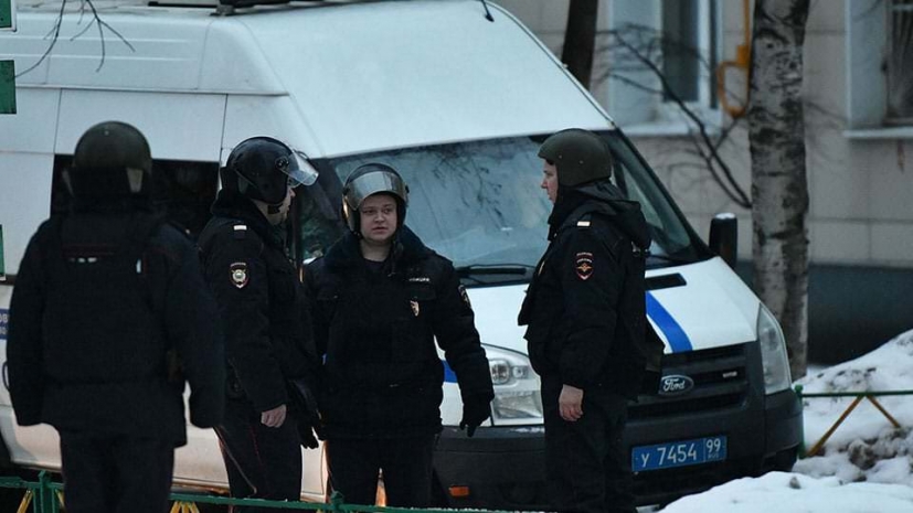 Молодой москвич убил соседа, обстрелял полицейских и застрелился