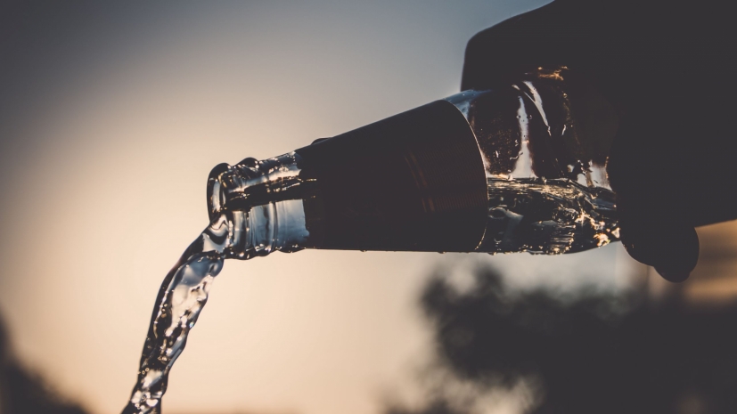 Крупную партию алкогольной продукции и десятки тысяч сигарет изъяли в Караганде