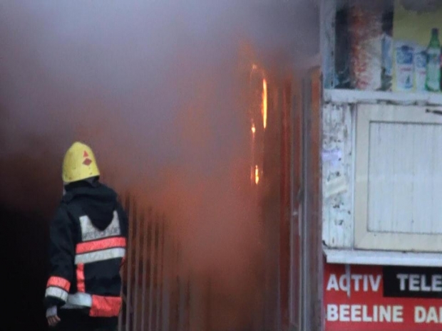 Оптовый рынок «Жулдыз» горит в Алматы (ФОТО)