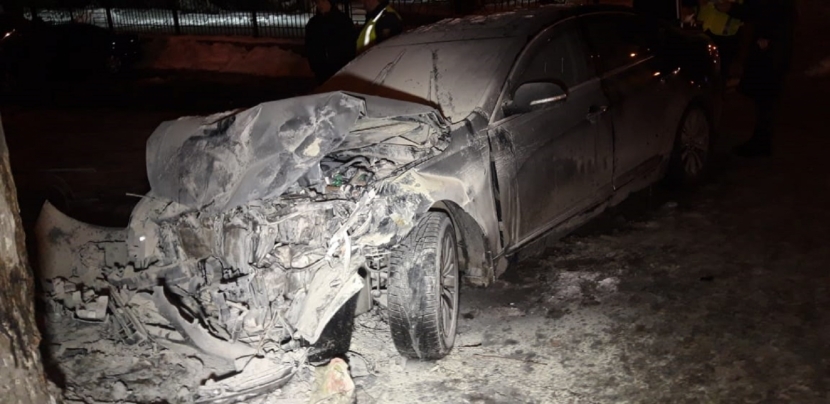 Сбитый пешеход и загоревшийся автомобиль: ночное ДТП в Алматы