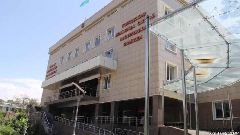 В лечении пострадавших полицейских казахстанским врачам помогли коллеги из России