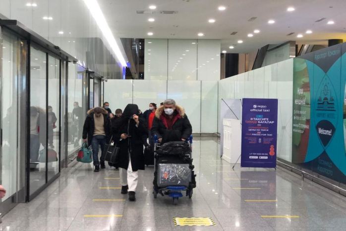 Второй борт с эвакуированными казахстанцами из Украины прибыл в Нур-Султан