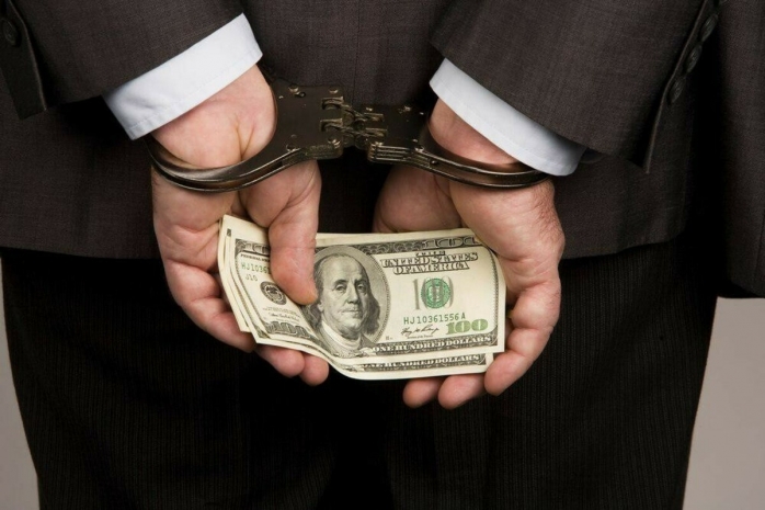 Ужесточающий наказание за коррупцию закон приняли в Кыргызстане