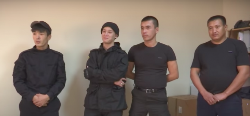 В Актау задержали мужчину при попытке увести малолетнюю девочку