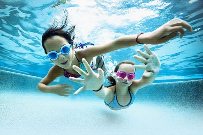 Названы главные опасности при обучении плаванию детей в бассейне
