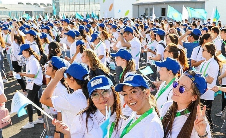 Волонтерскую работу предложили включать в трудовой стаж казахстанцев