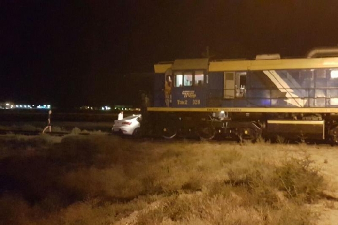 В Актау тепловоз столкнулся с автомобилем