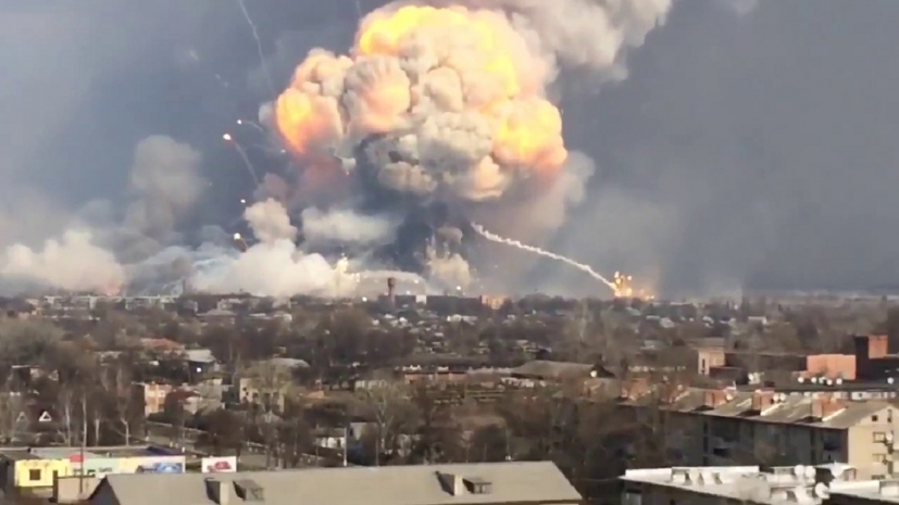 Видео со взрывами боеприпасов в украинском городе выдают за ЧП в Арыси
