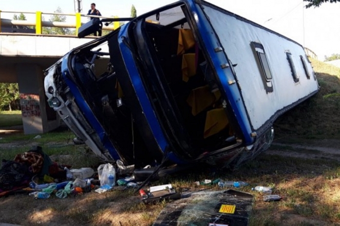 Водитель мог уснуть за рулем — причины падения автобуса с моста назвали в Алматы