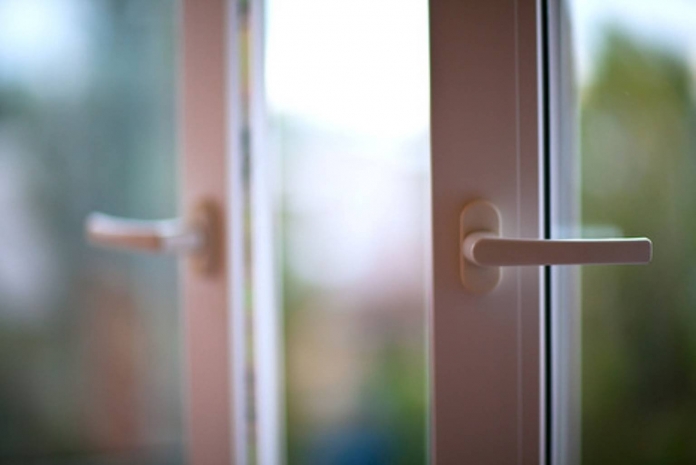 17-летняя девушка разбилась, выпав из окна колледжа в Талдыкоргане