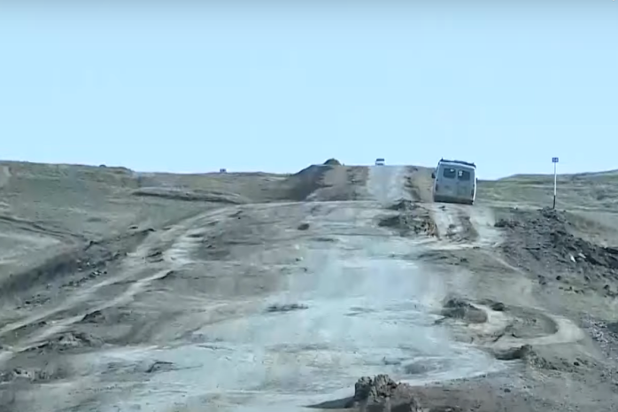 Сделать хотя бы средний ремонт дорог просят жители сел Карагандинской области