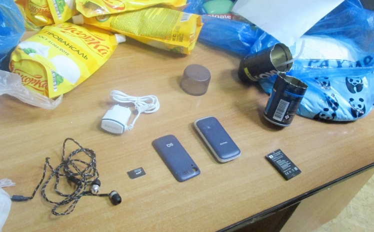 Телефон в пене для бритья пытались передать в СИЗО в ВКО