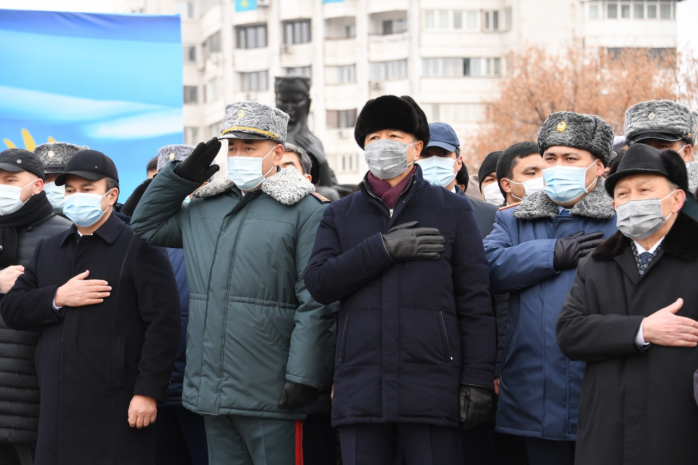 Возложение цветов к монументу Независимости прошло в Алматы