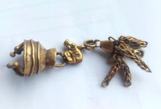 За оборот старинных драгоценностей задержан житель Семея