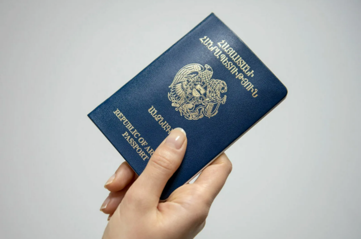 Турция и Армения упростили визовый режим для владельцев диппаспортов