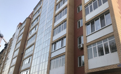 Таразда екі кішкентай баланы анасы бесінші қабаттан лақтырды