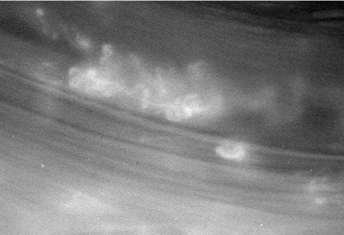 Cassini сделала снимки колец Сатурна с рекордно близкого расстояния